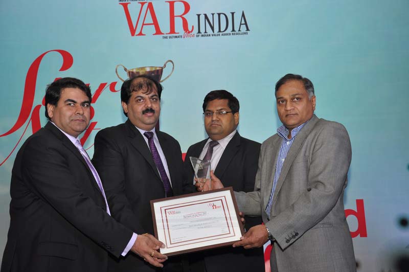 Mr. Hemal Patel,CEO-Cyberoam Technologies giving away award to Presto